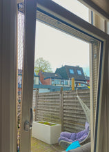 Afbeelding in Gallery-weergave laden, The CattNett for windows in tilted position